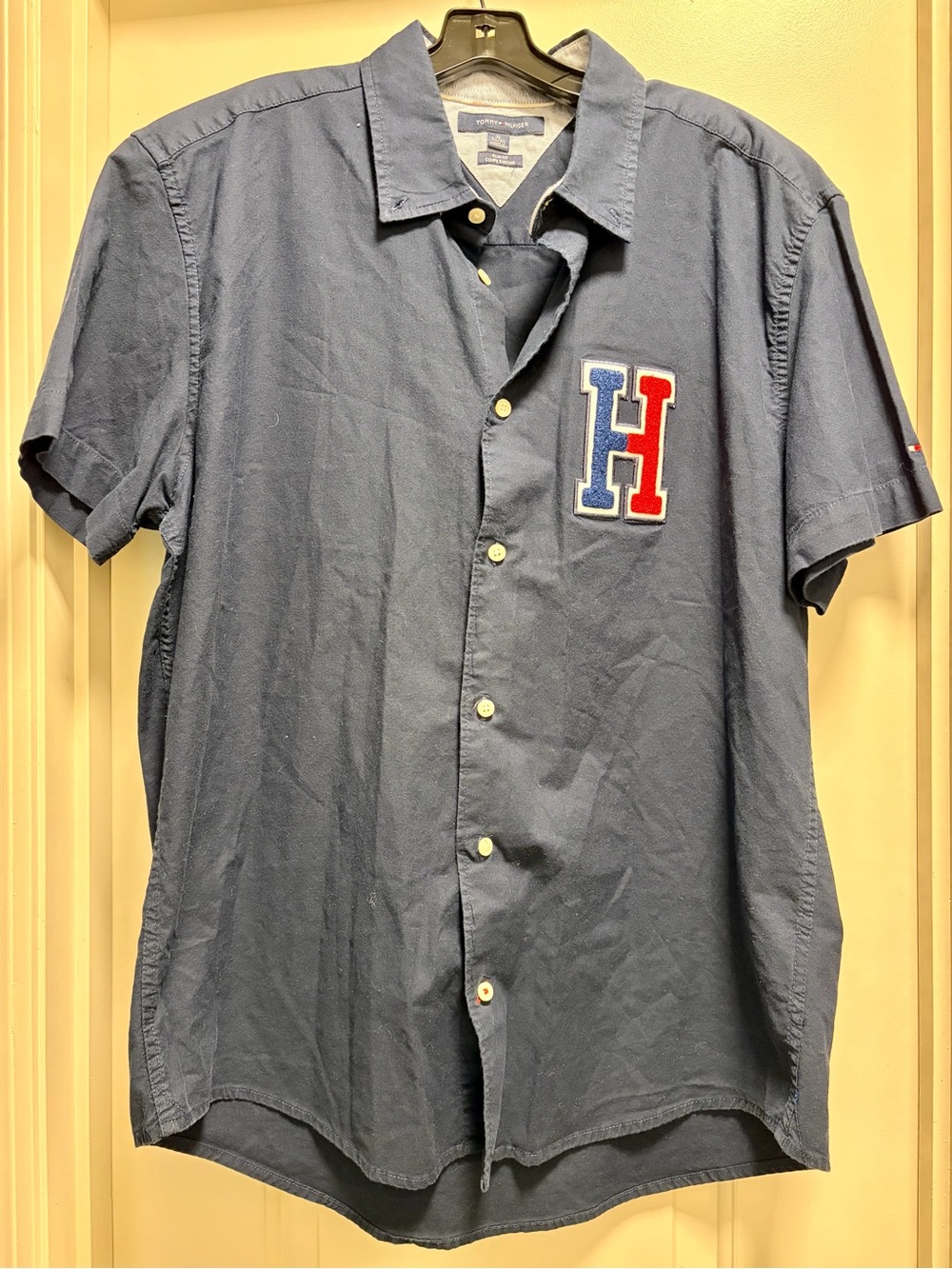 Tommy Hilfiger Slim Fit Button-Up Shirt – Men’s XL – Navy Letterman Appliqué